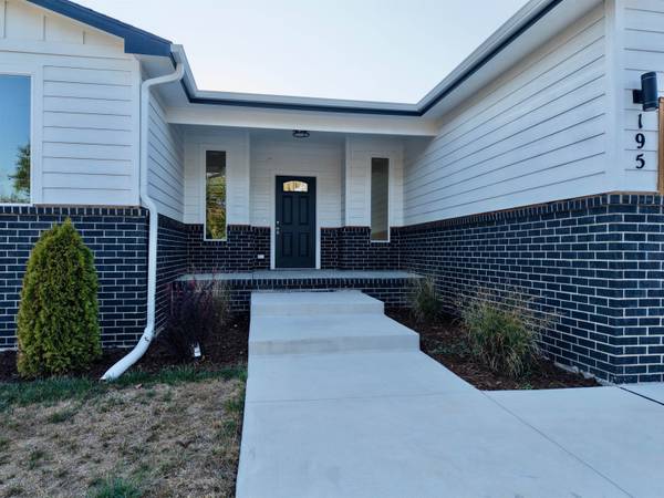 195 S Arbor Valley Way, Valley Center, KS 67147