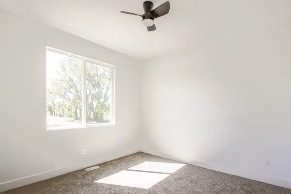 195 S Arbor Valley Way, Valley Center, KS 67147