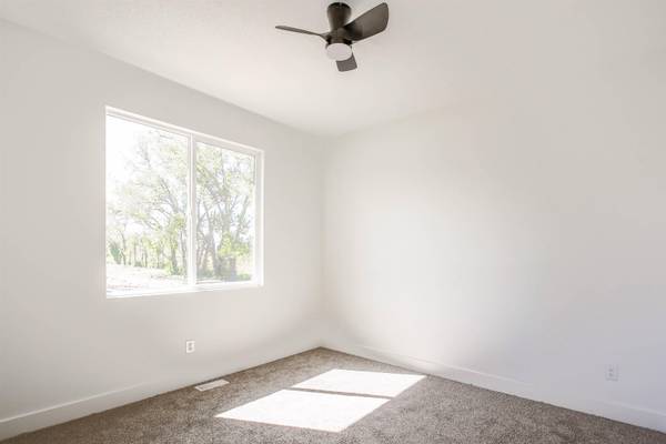 195 S Arbor Valley Way, Valley Center, KS 67147