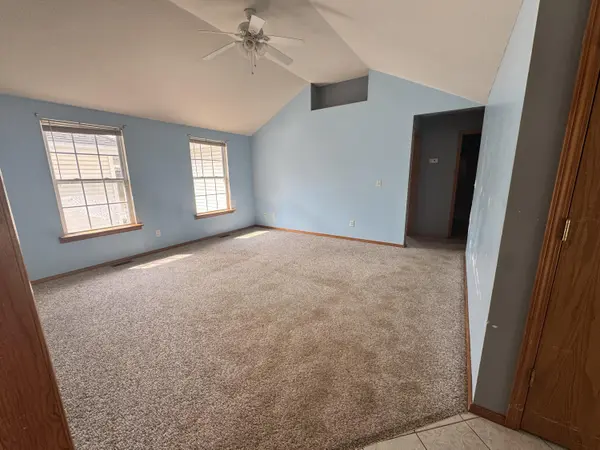 114 Canon AVE, Clever, MO 65631