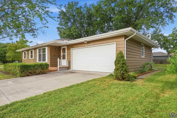 1245 SW Belle TER, Topeka, KS 66604