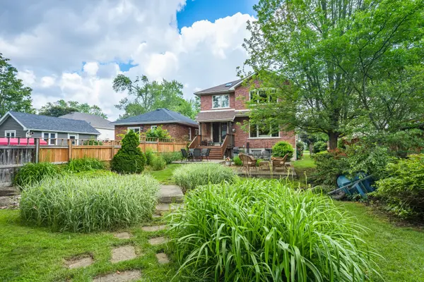 422 College ST, Kingston, ON K7L 4M7