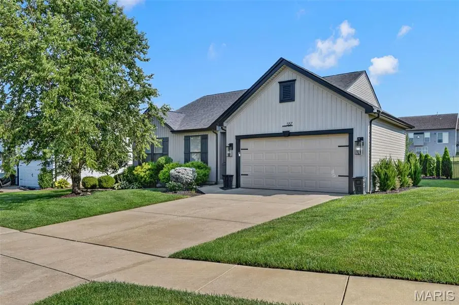 557 Crystal Stream DR, Wentzville, MO 63385