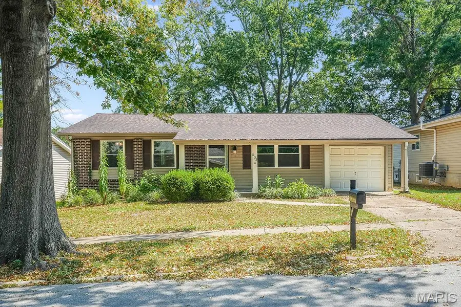 533 Golfwood DR, Ballwin, MO 63021