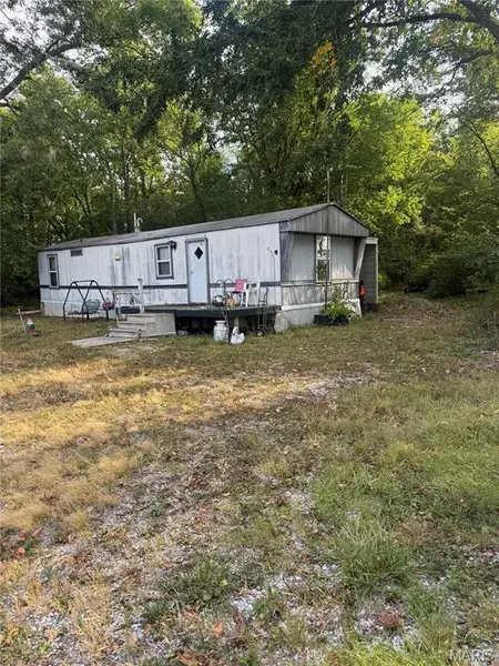 10444 Slant RD, Carlyle, IL 62231