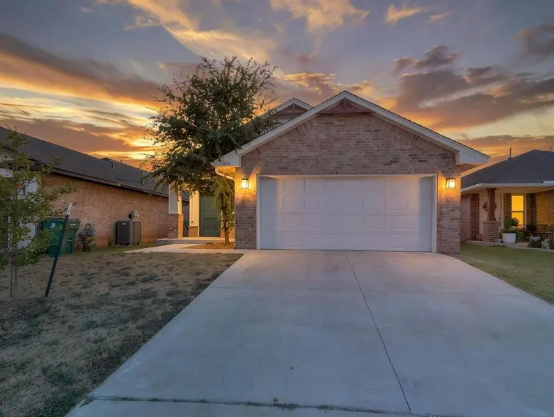 1301 Harvest TRL, Yukon, OK 73099