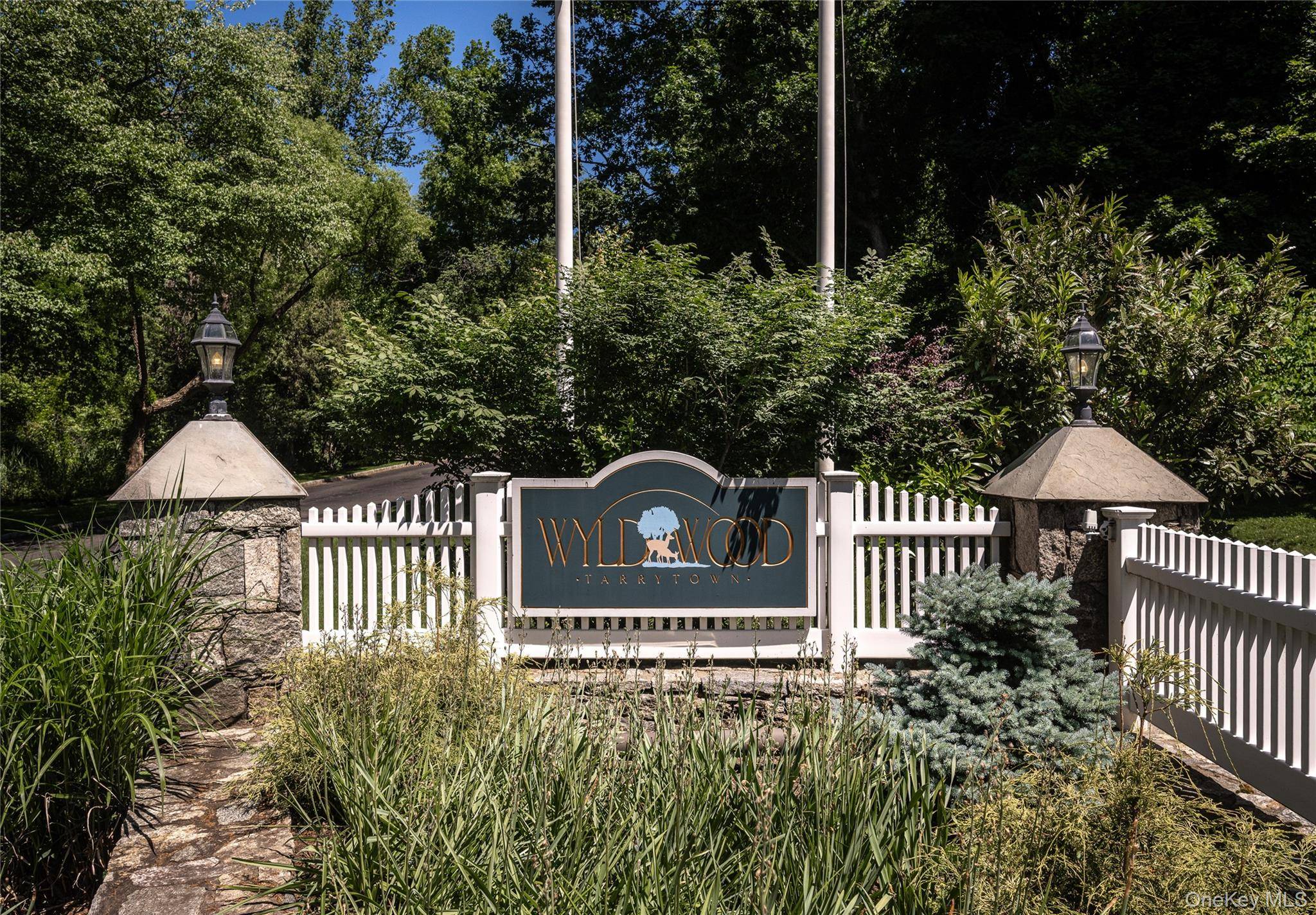 40 Trailhead LN, Tarrytown, NY 10591