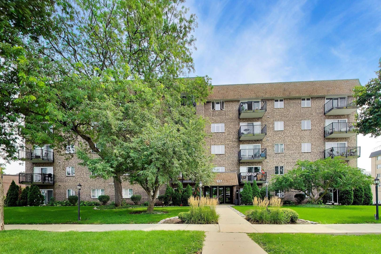 907 Curtiss ST #404, Downers Grove, IL 60515