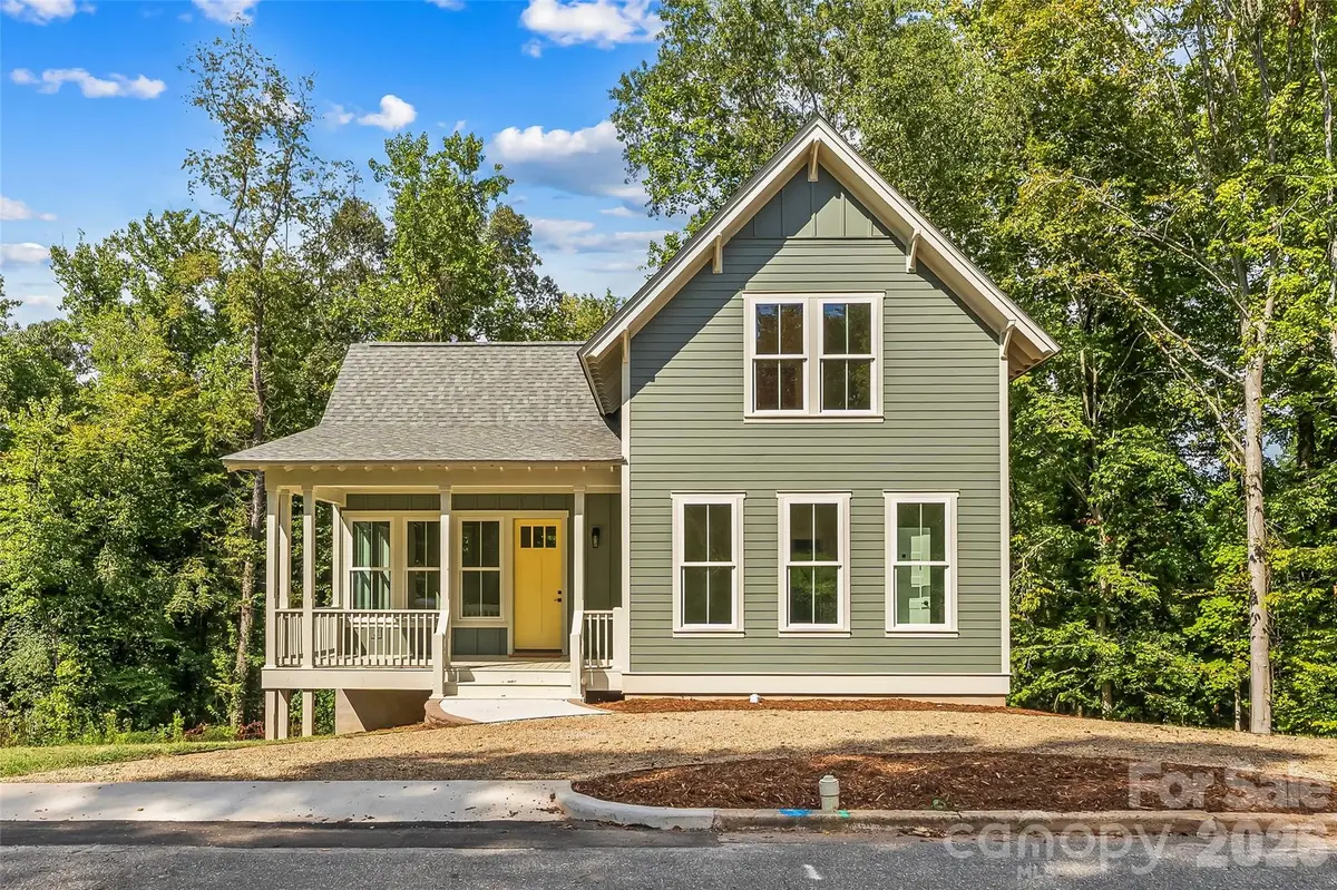 114 Walker ST, Morganton, NC 28655