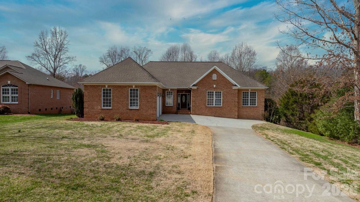 215 Browning DR, Taylorsville, NC 28681