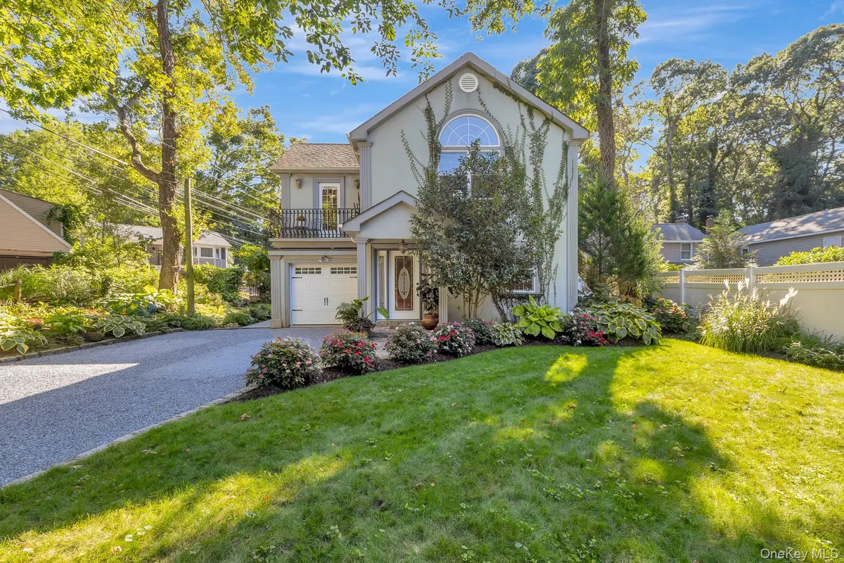 15 Wildwood RD, Wading River, NY 11792