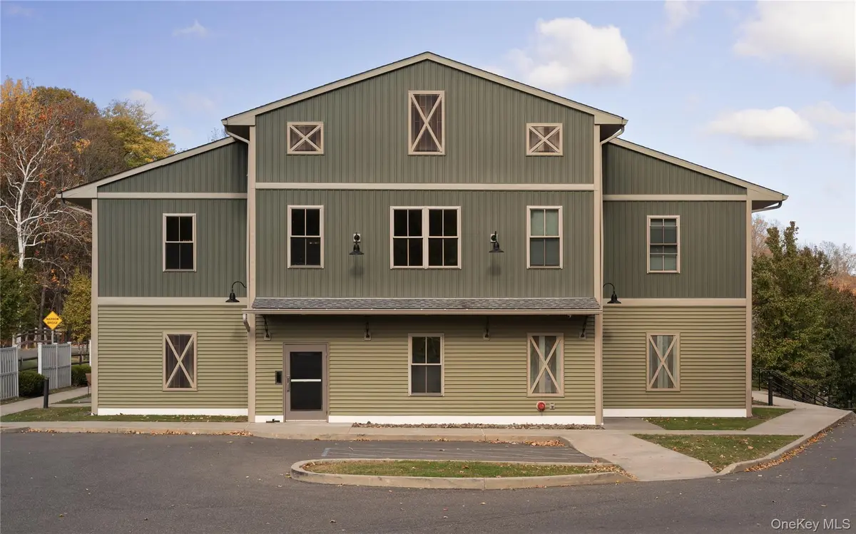 128 Vineyard AVE #208, Highland, NY 12528
