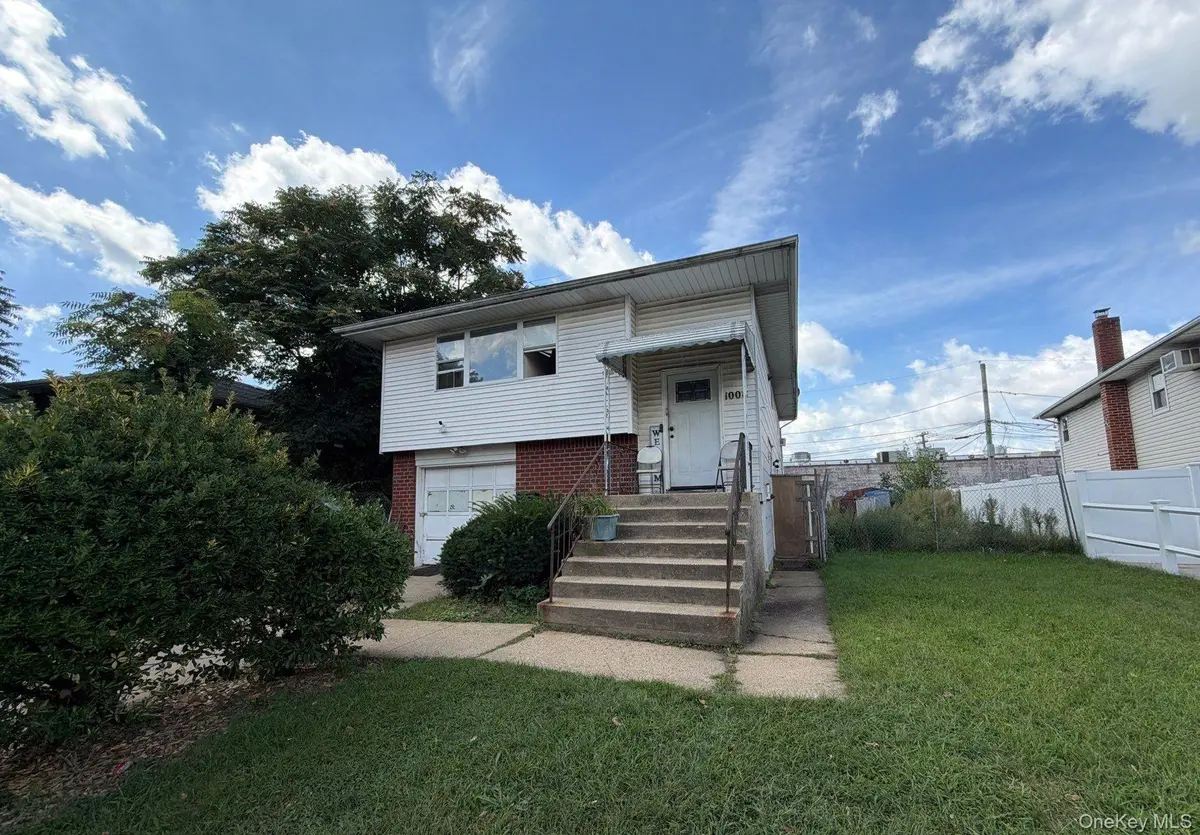 1008 Ditmas AVE, Uniondale, NY 11553