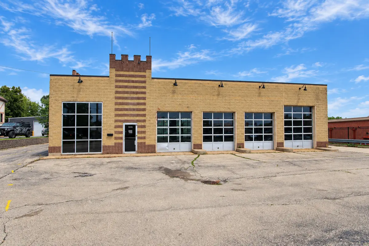 3926 W Elm ST, Mchenry, IL 60050