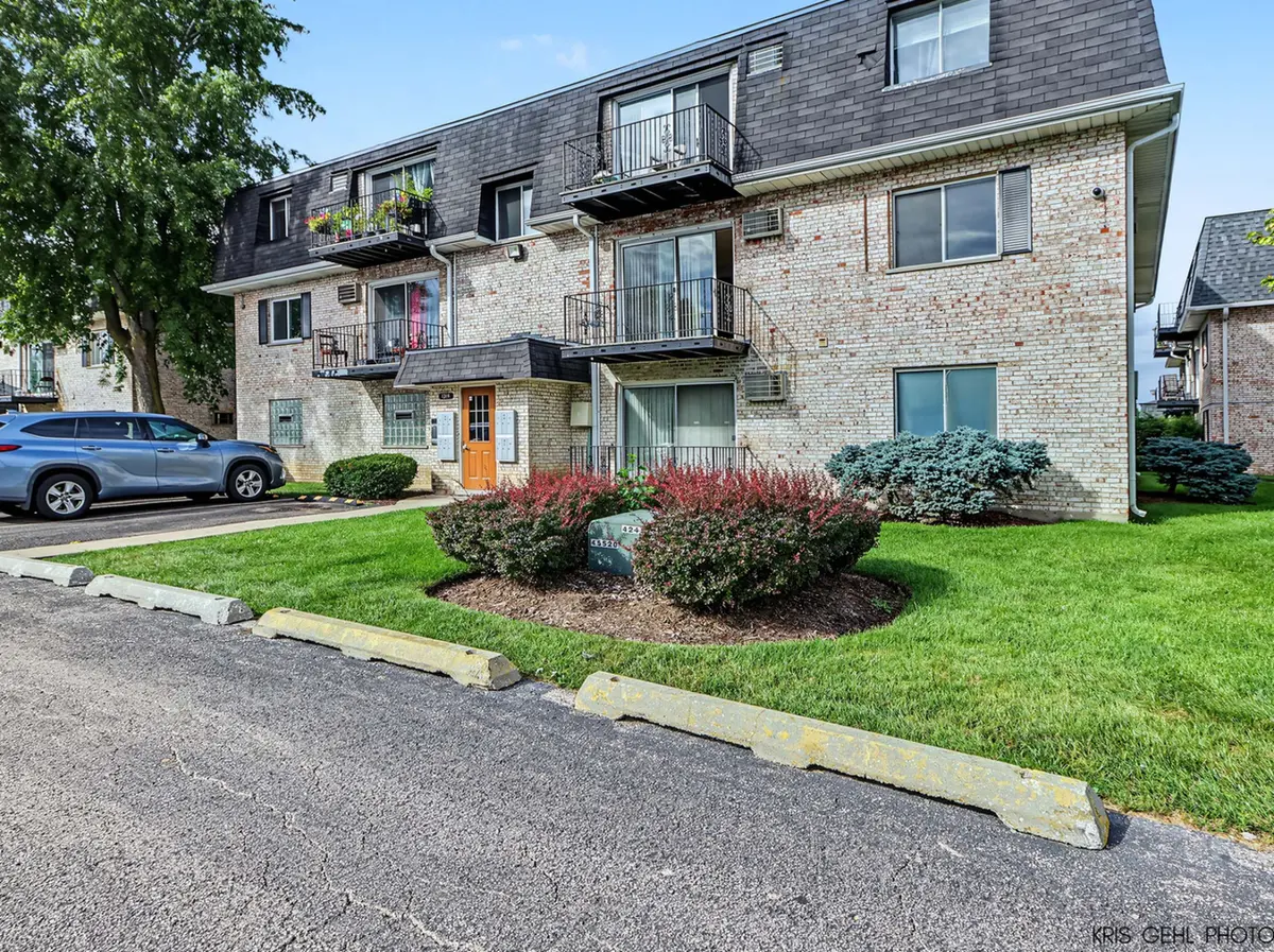 1319 N Baldwin CT #2B, Palatine, IL 60074