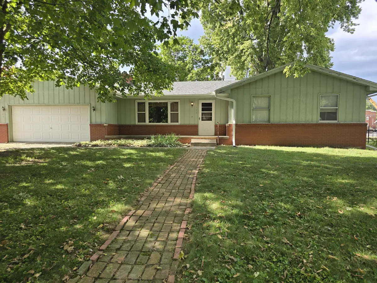 125 S Fisher ST, Mclean, IL 61754