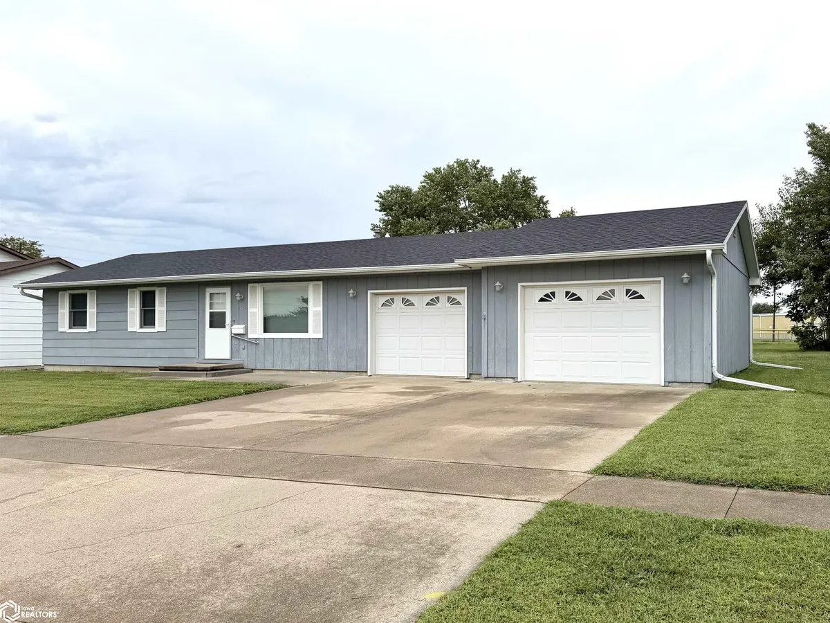 1223 Roland AVE, Chariton, IA 50049