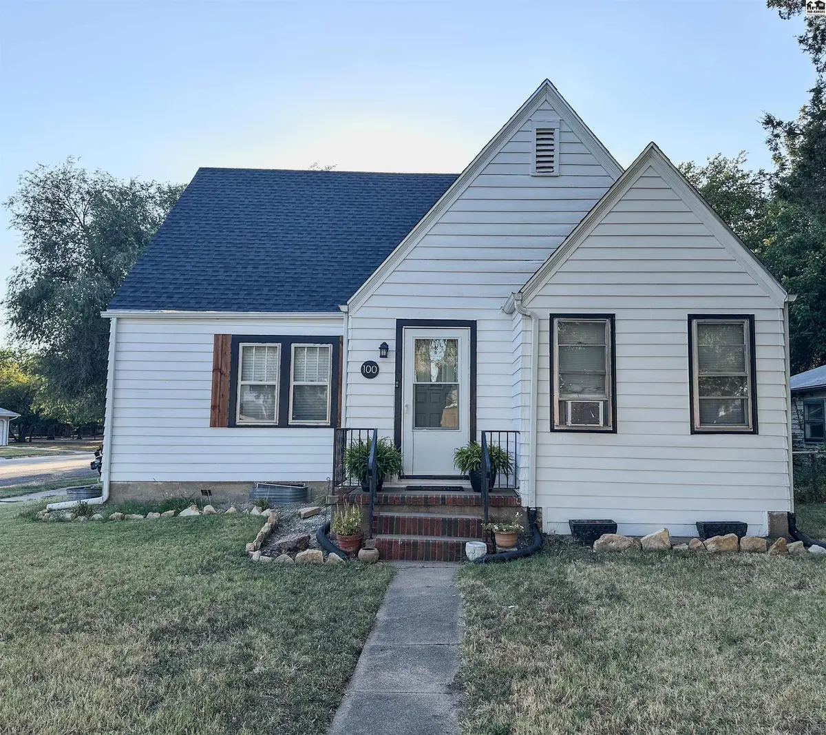 100 N 4th St, Canton, KS 67428