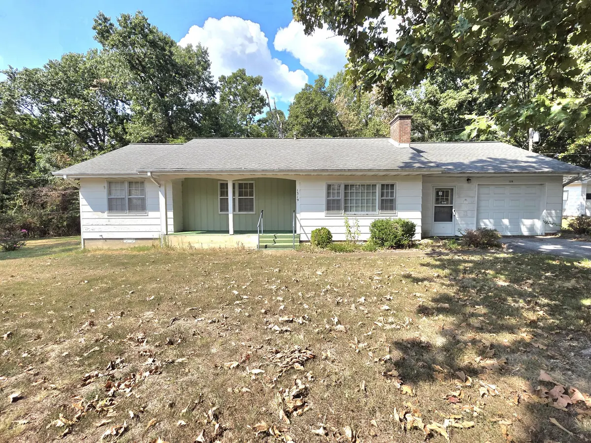 1319 Briar Wood DR, Houston, MO 65483