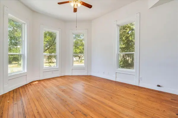 302 N Fm 1660 HWY, Hutto, TX 78634