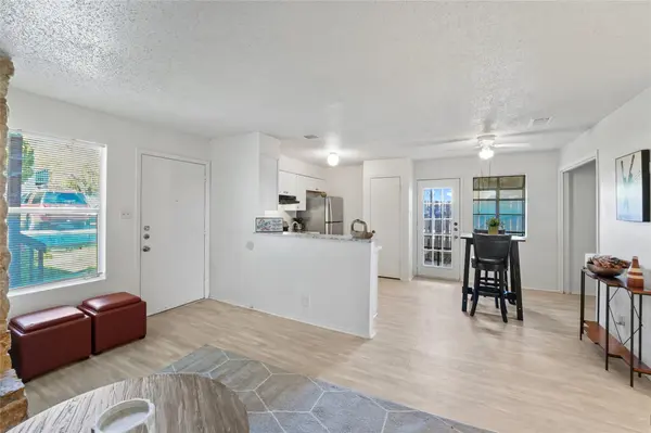 823 Taulbee LN #A, Austin, TX 78757