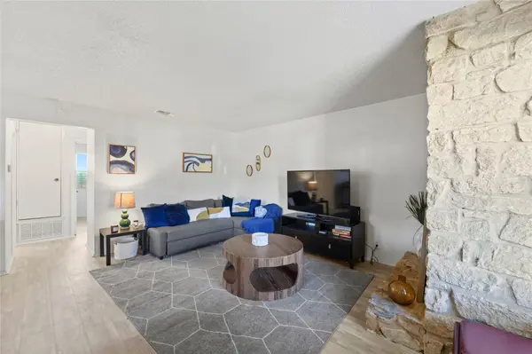 823 Taulbee LN #A, Austin, TX 78757