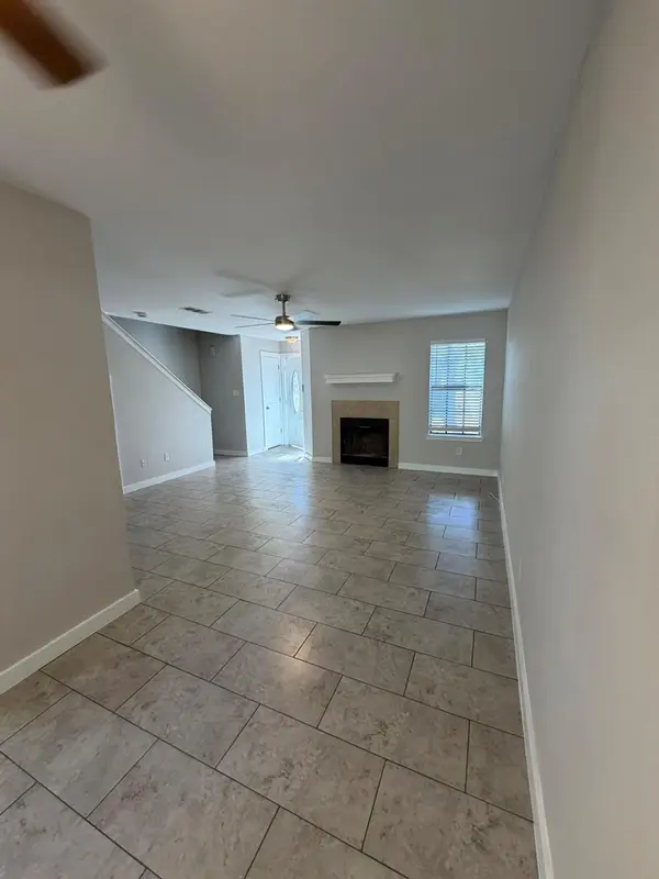 404 West ST #D, Hutto, TX 78634