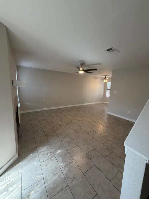 404 West ST #D, Hutto, TX 78634