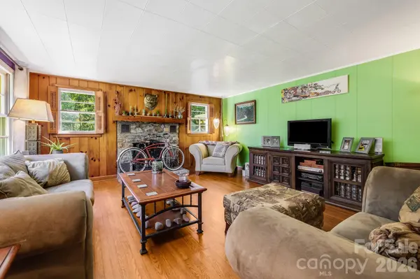 258 Old Homestead RD, Hendersonville, NC 28739