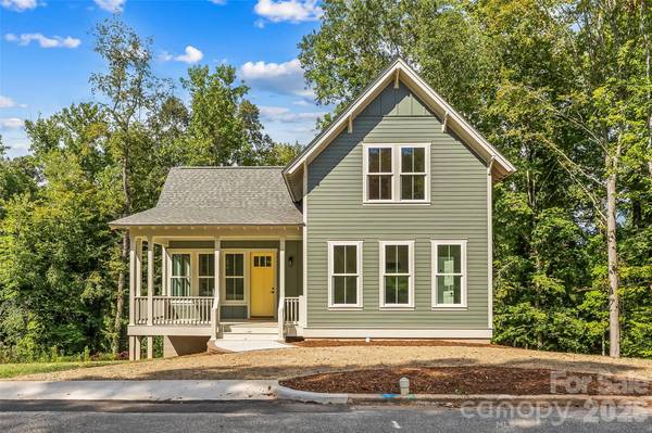 114 Walker ST, Morganton, NC 28655