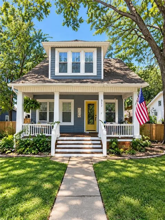 317 SE Grand AVE, Lee's Summit, MO 64063
