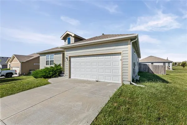 738 S Cypress ST, Gardner, KS 66030