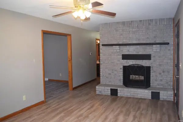114 S Damosa DR, Haubstadt, IN 47639