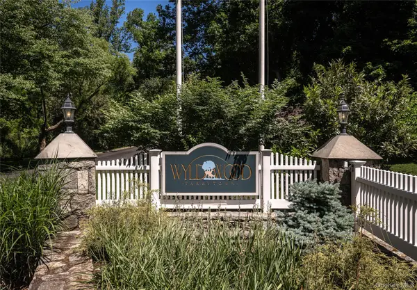 40 Trailhead LN, Tarrytown, NY 10591