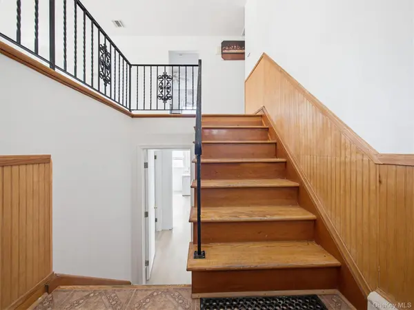 11 Willow DR, Suffern, NY 10901