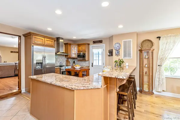 15 Wildwood RD, Wading River, NY 11792