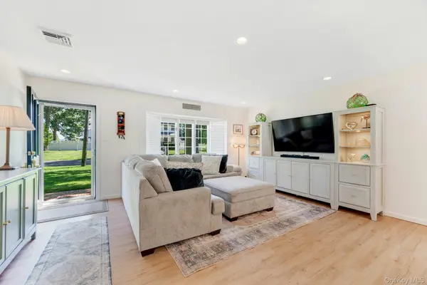 58 Reeves RD, Center Moriches, NY 11934