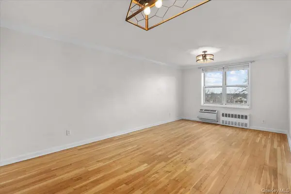 1 Oakridge Place #4L, Eastchester, NY 10709