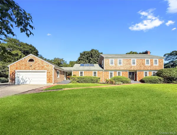 5 Buttercup LN, Westhampton, NY 11977