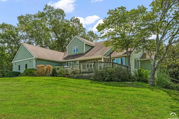 995 E 1549 RD, Lawrence, KS 66046