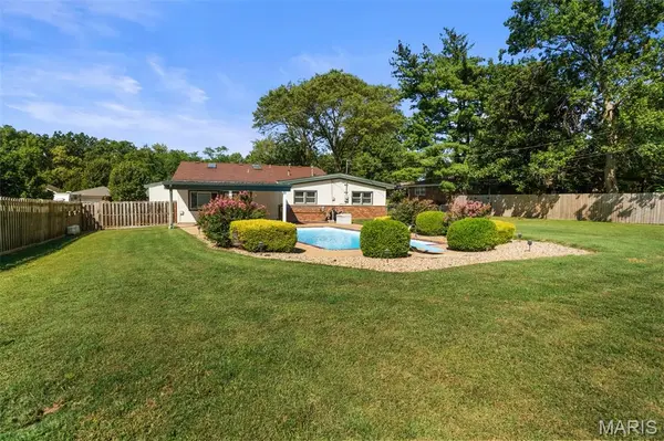 10530 Twilight DR, Sappington, MO 63128