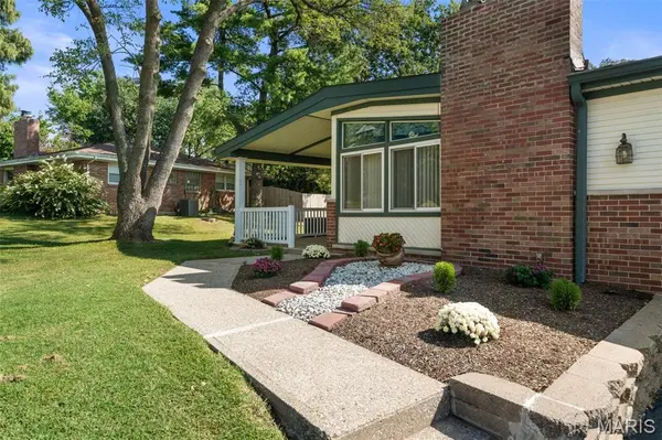 10530 Twilight DR, Sappington, MO 63128