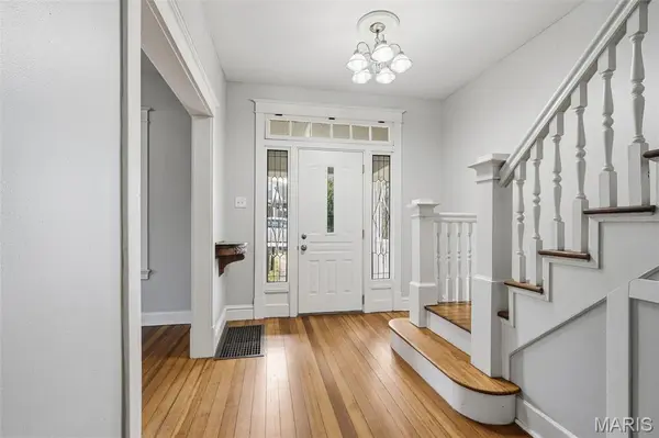 8941 Forest AVE, St Louis, MO 63114