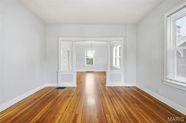 8941 Forest AVE, St Louis, MO 63114