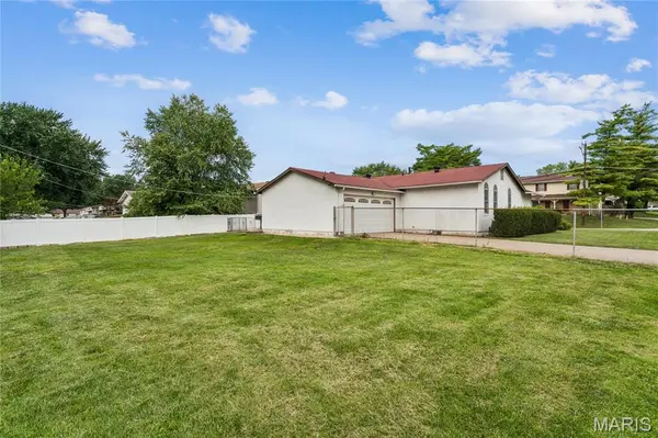 2801 Droste RD, St Charles, MO 63301