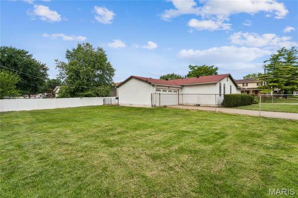 2801 Droste RD, St Charles, MO 63301