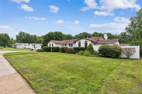 2801 Droste RD, St Charles, MO 63301