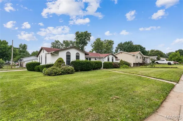 2801 Droste RD, St Charles, MO 63301