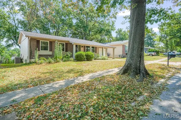 533 Golfwood DR, Ballwin, MO 63021