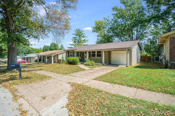 533 Golfwood DR, Ballwin, MO 63021